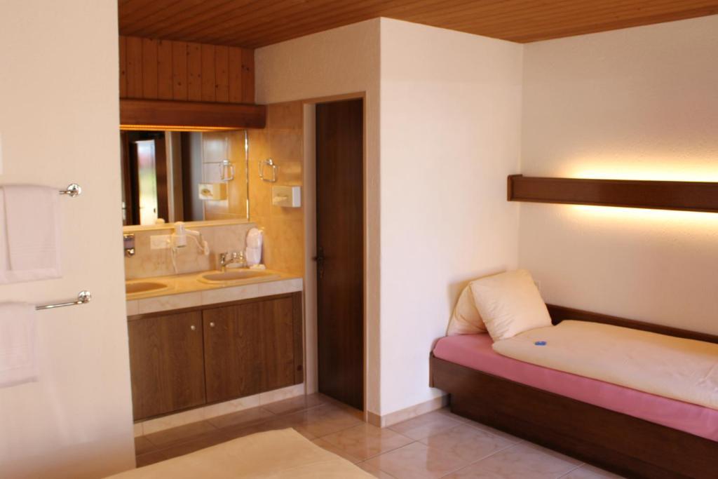Hotel Glaernisch Hof Horgen Quarto foto