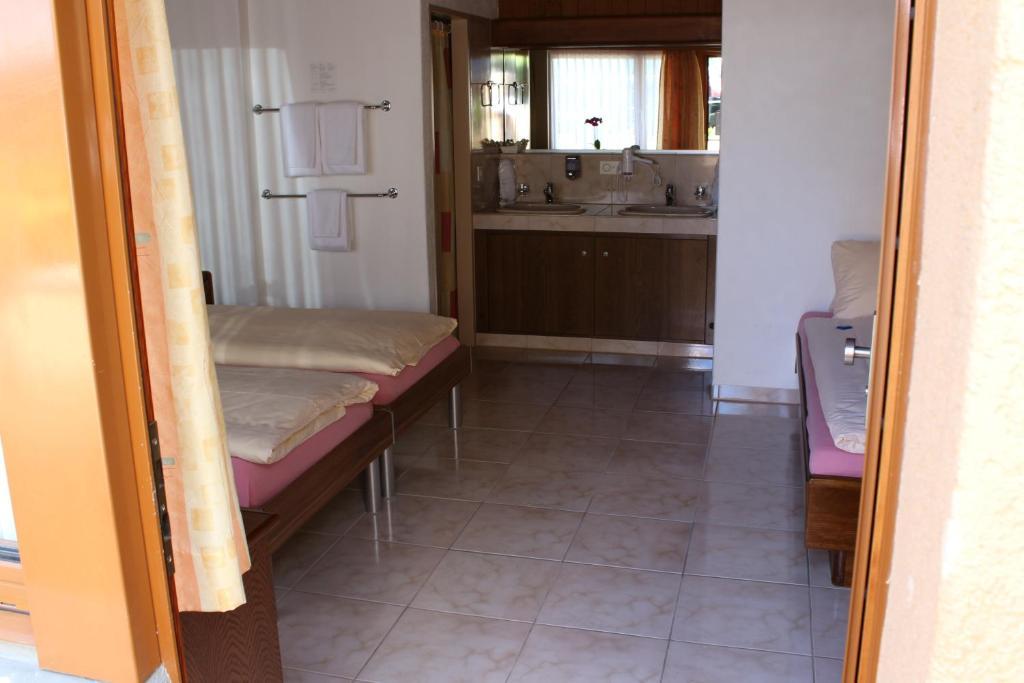 Hotel Glaernisch Hof Horgen Quarto foto